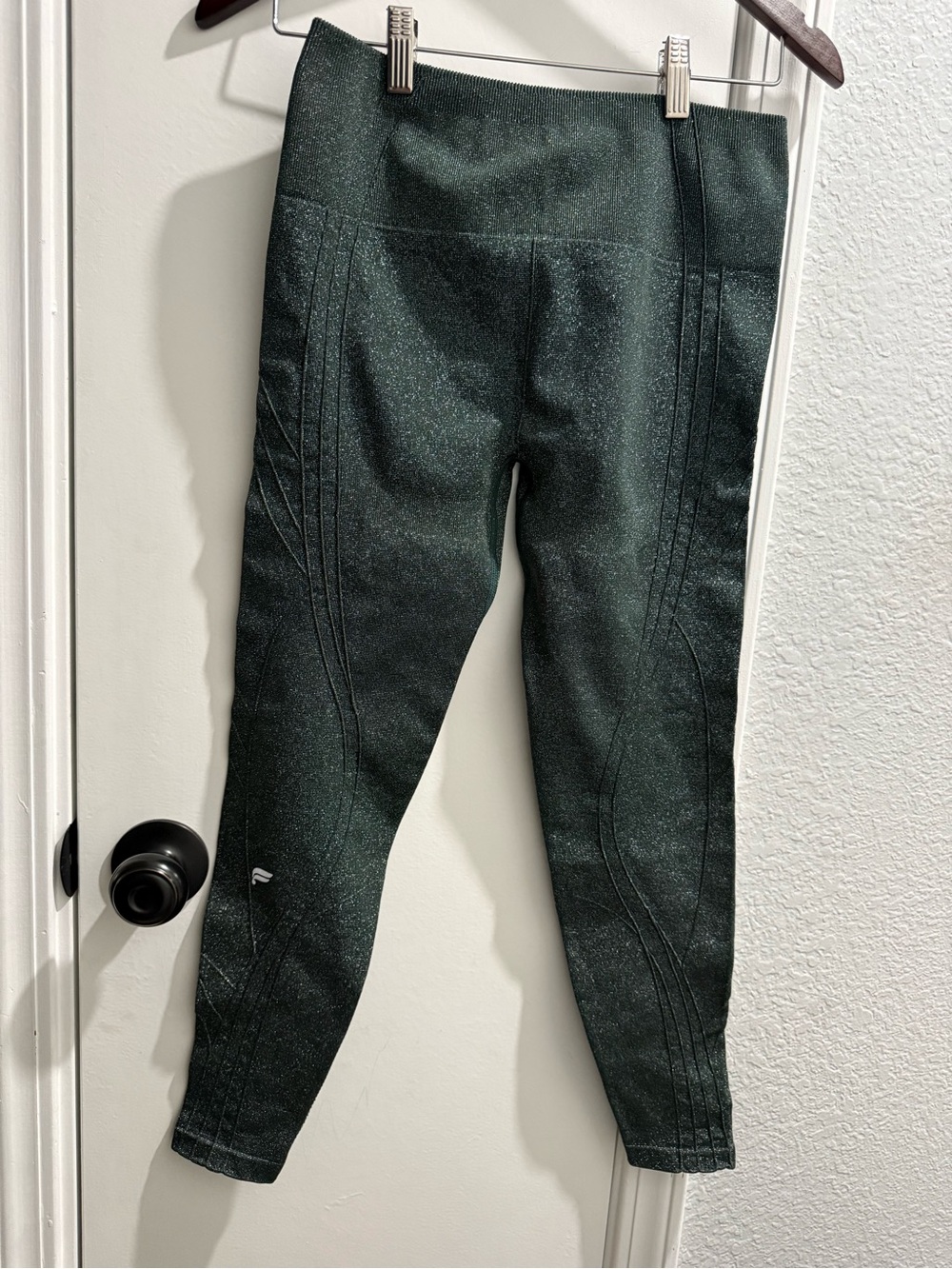 Fabletics Green Shimmer Leggings – Large (NWT)